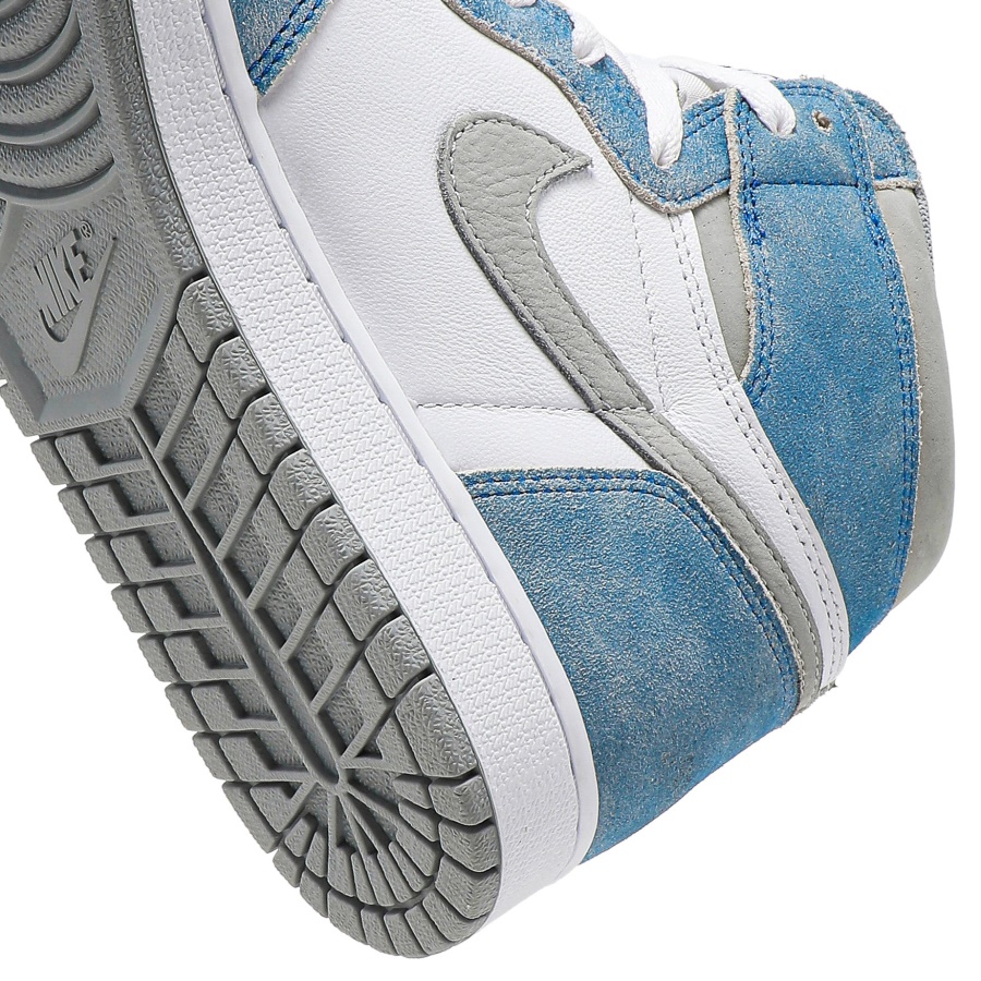 Air Jordan 1 Retro High и Hyper Royal